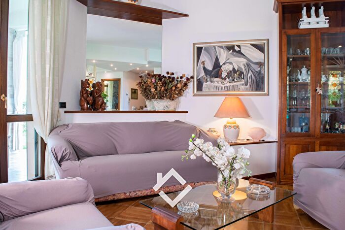 Casa con 5 locali in vendita in Via Gabriele dAnnunzio, Travedona Monate