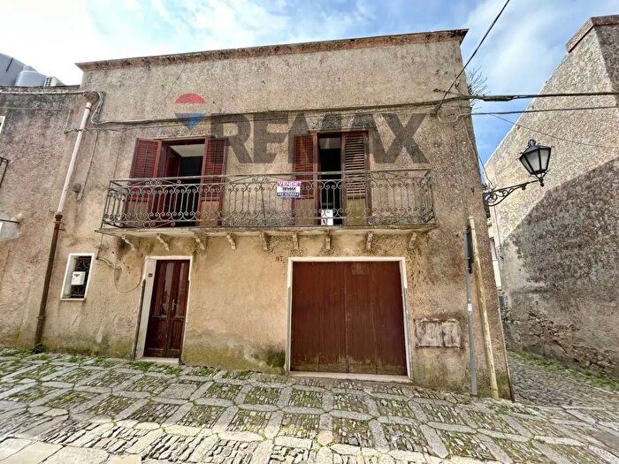 Casa con 5 locali in vendita in Via San Filippo, Erice