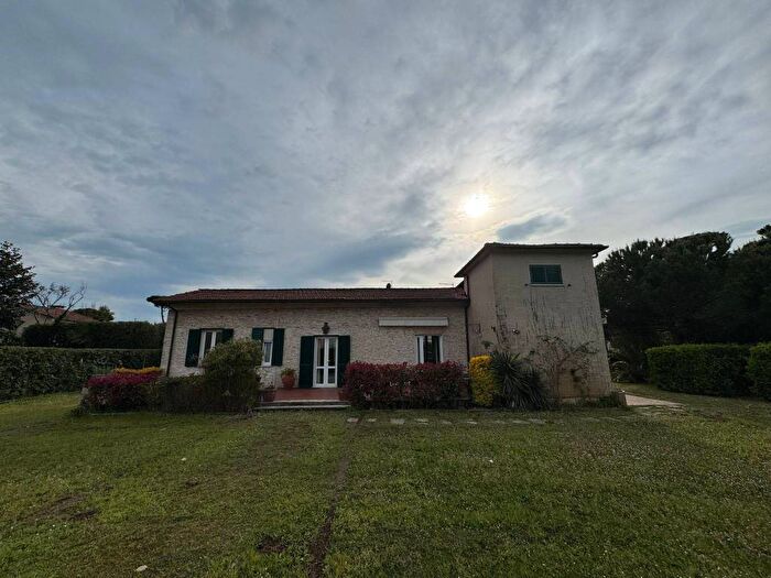 Casa con 5 locali in affitto in Via Gorizia, Vittoria Apuana, Forte dei Marmi