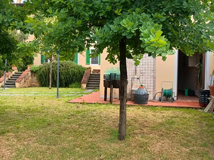 Casa con 10 locali in vendita in Via Venezia, Palaia