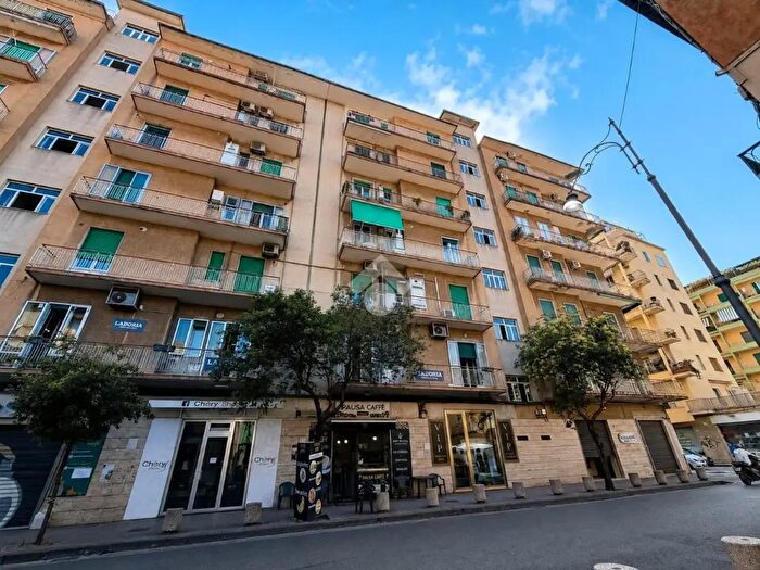 Appartamento trilocale in vendita in Via Francesco Gaeta, Salerno