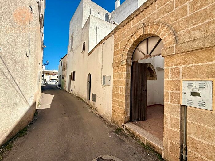 Casa con 8 locali in vendita in Castrignano Del Capo