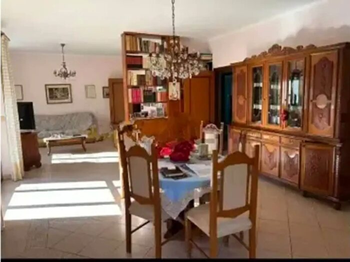 Appartamento quadrilocale in vendita in Via delle Case Basse, Roma