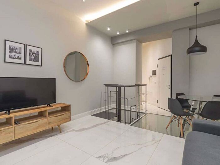 Appartamento trilocale in affitto in Via della Moscova, Turati, Milano