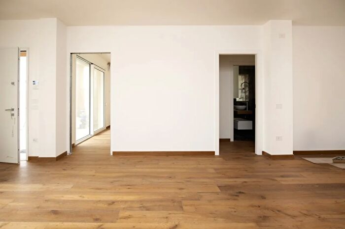 Appartamento con 5 locali in vendita in Camaiore