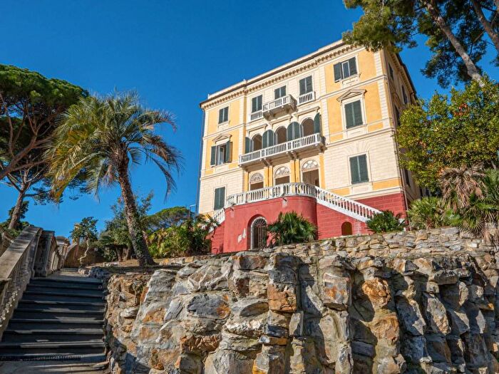 Appartamento con 6 locali in affitto in Via Duchessa Luisa Canevaro, Centro, Zoagli