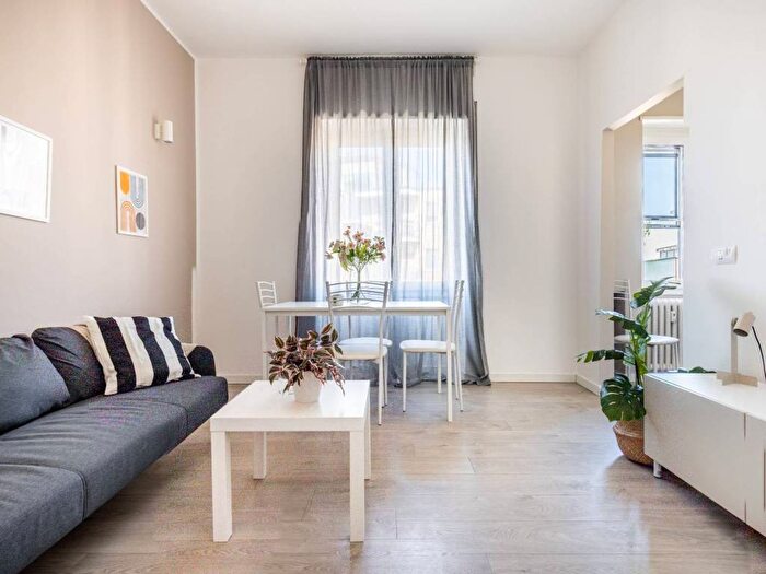 Appartamento trilocale in affitto in Viale Caterina da Forlì, Gambara, Milano