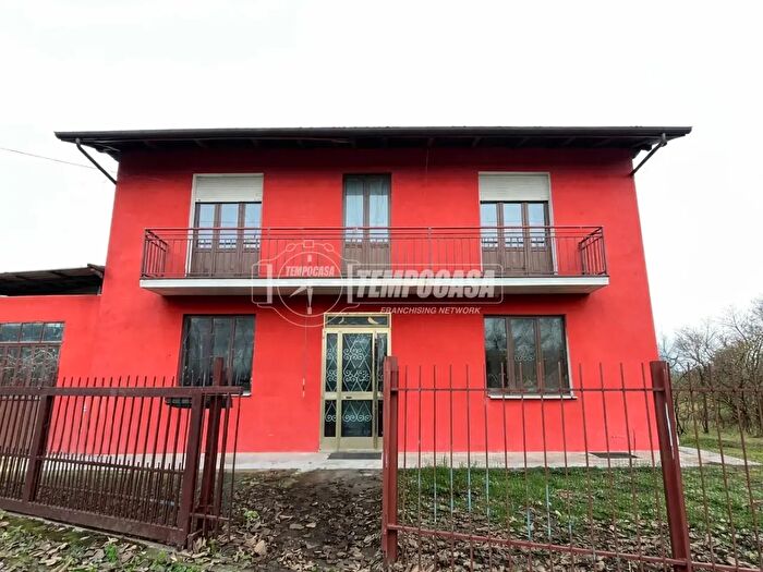 Casa con 5 locali in vendita in Via Bessone, Barge