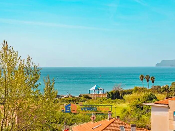 Appartamento quadrilocale in vendita in Via Alba Docilia, Albisola Superiore