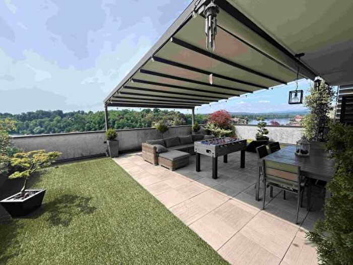 Appartamento quadrilocale in vendita in Via Bellaria, Sesto Calende