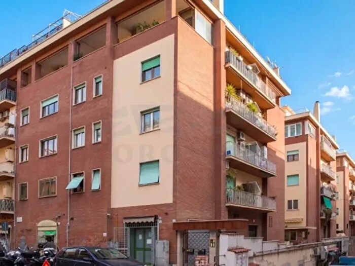 Appartamento quadrilocale in vendita in Via Emilio Albertario, Roma