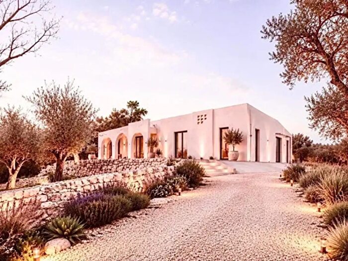 Casa con 5 locali in vendita in Sannicola