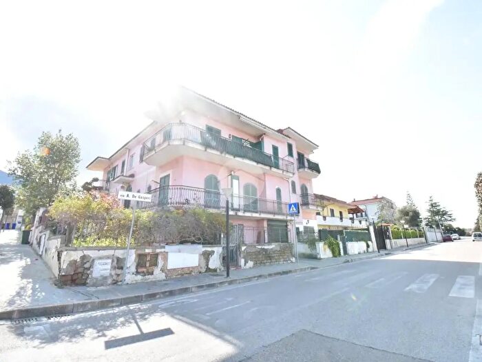 Appartamento trilocale in affitto in Via Cavalieri di Vittorio Veneto, Pollena Trocchia