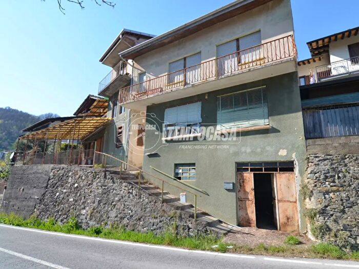 Casa con 14 locali in vendita in Via Perini, Traves