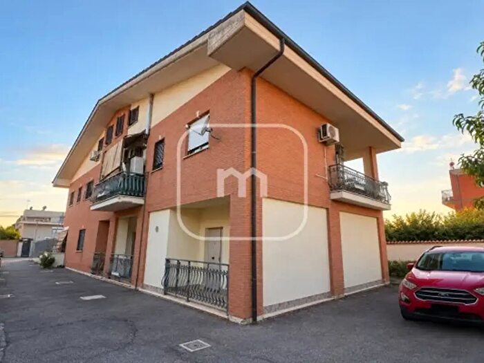 Appartamento trilocale in vendita in Via Sant'Elpidio a Mare, Roma