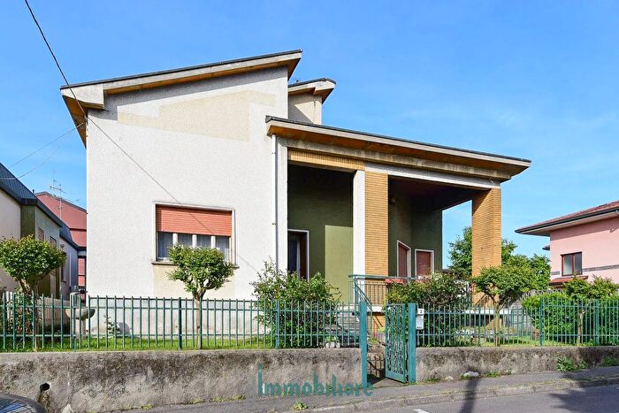 Casa con 5 locali in vendita in Viale Brianza Cabiate, Cabiate