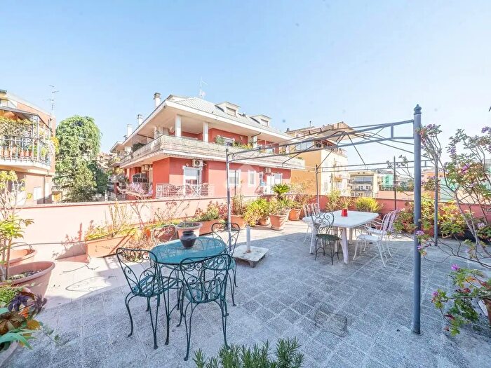 Appartamento con 6 locali in vendita in Via Nomentana, Roma