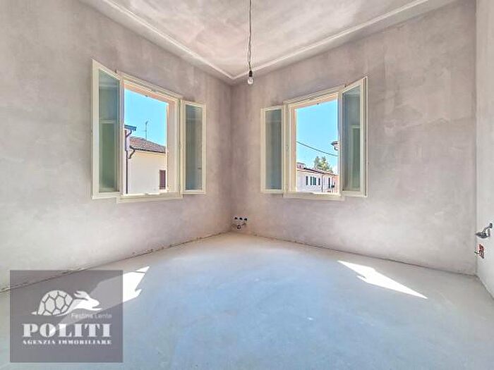 Appartamento con 5 locali in vendita in Via Dicembr, Empoli