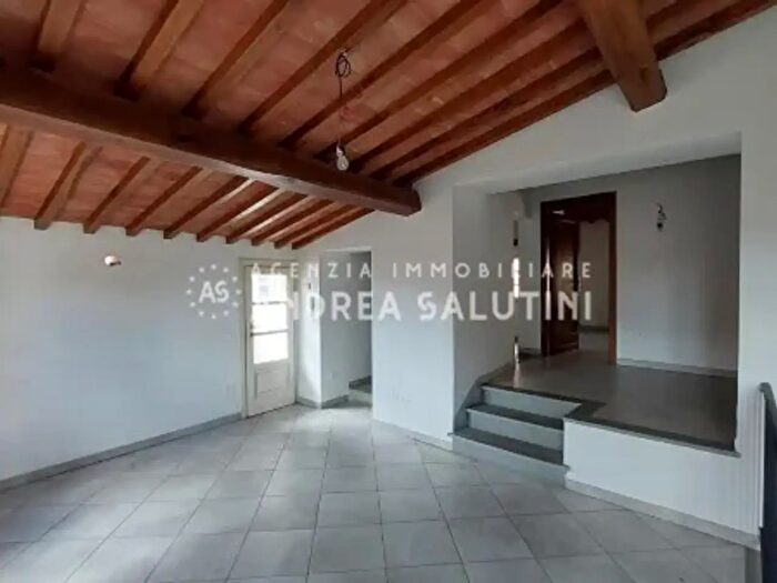 Casa con 6 locali in vendita in Buti