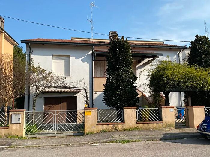 Casa quadrilocale in vendita in Via della Resistenza, Forlimpopoli