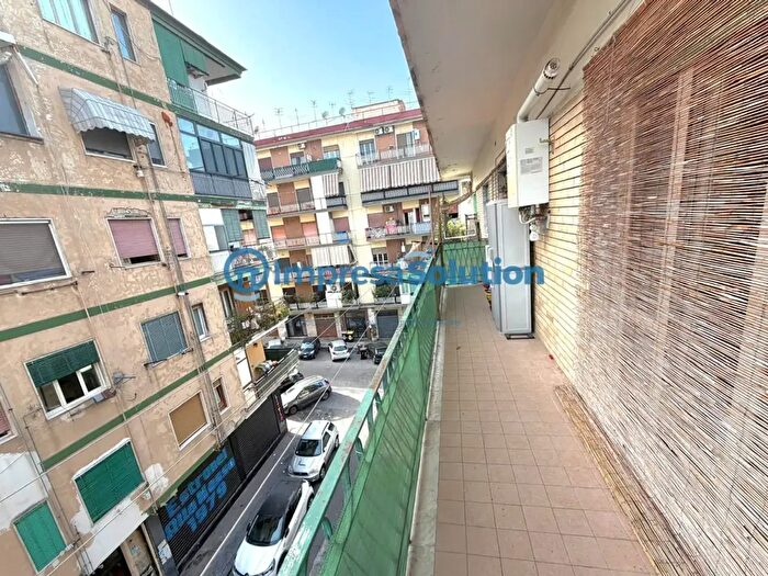Appartamento trilocale in affitto in Via Francesco Provenzale, Napoli