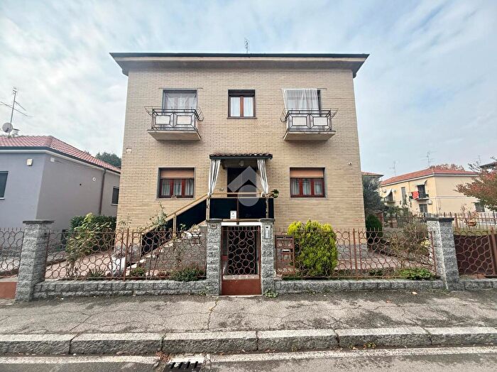 Appartamento trilocale in vendita in Via Tito Speri, Cinisello Balsamo