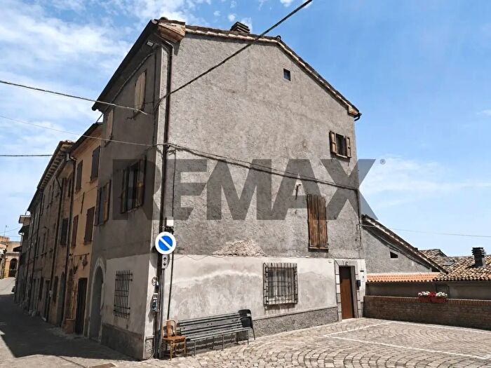 Casa con 5 locali in vendita in Via Roma, Mondaino