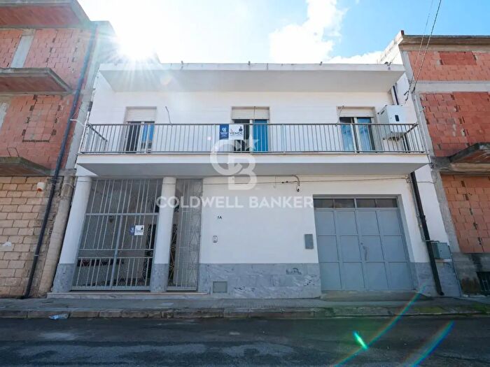 Casa con 12 locali in vendita in Via Neghelli a, Acate