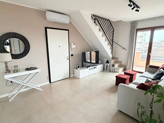 Appartamento trilocale in vendita in Viale Cheren, Rimini