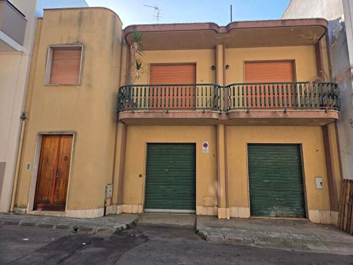 Appartamento con 6 locali in vendita in Via Napoleone Bonaparte, Parabita