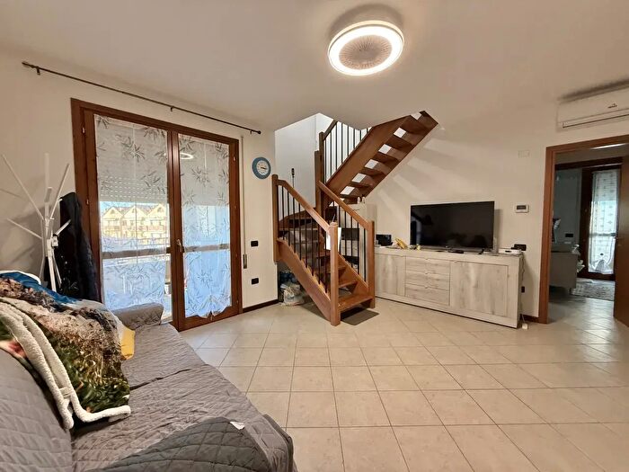 Appartamento con 5 locali in vendita in Viale della Libertà, Solesino