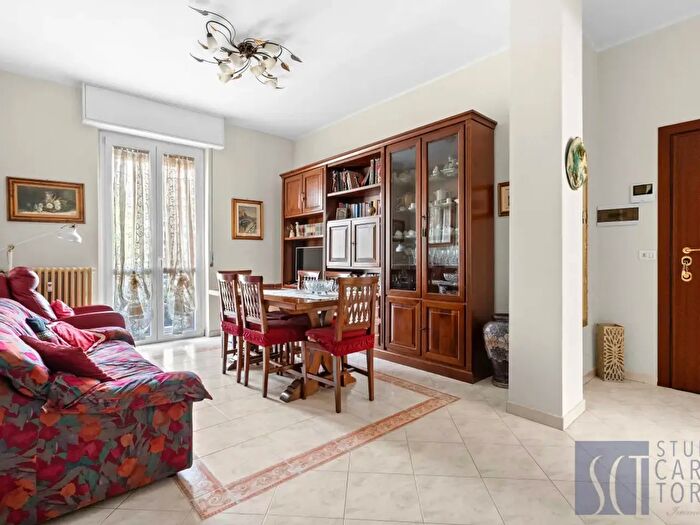 Appartamento trilocale in vendita in Via Arpino, Milano
