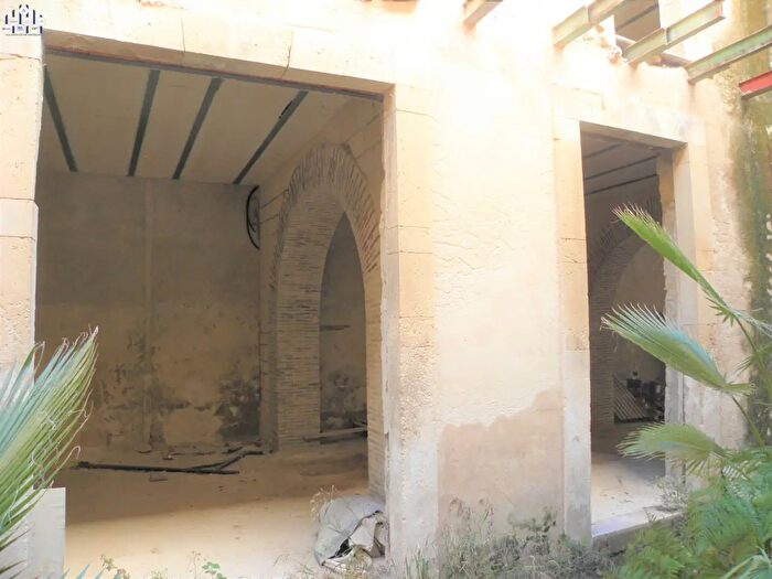 Casa con 20 locali in vendita in Via Bengasi, Siracusa