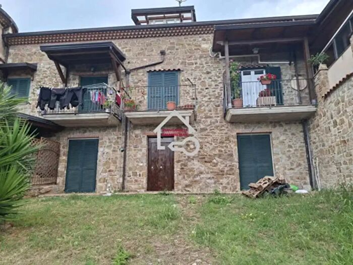 Appartamento quadrilocale in vendita in Via Benedetto Croce, Laureana Cilento