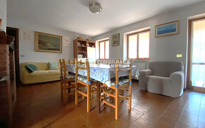 Appartamento quadrilocale in vendita in Via Maestra, Netro