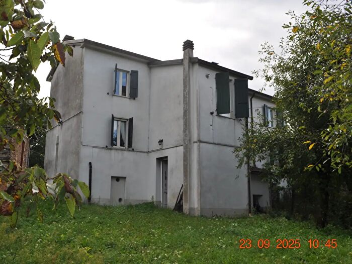 Casa con 8 locali in vendita in Pessola Ronchi, Varsi