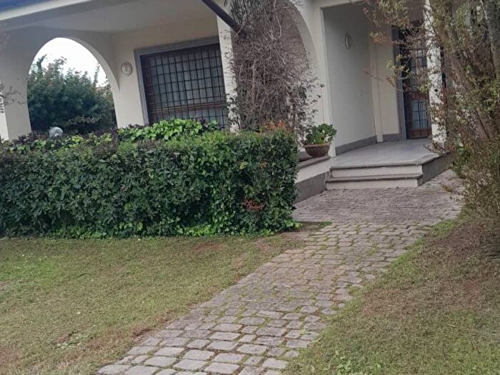 Casa con 6 locali in affitto in Via Rapallo, Fregene, Fiumicino