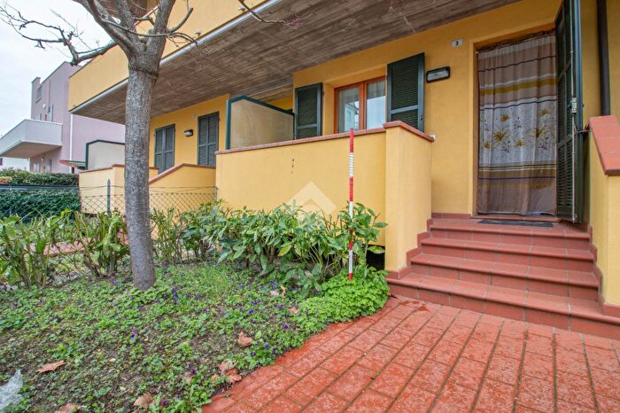 Appartamento trilocale in vendita in Via Cesena, Ravenna