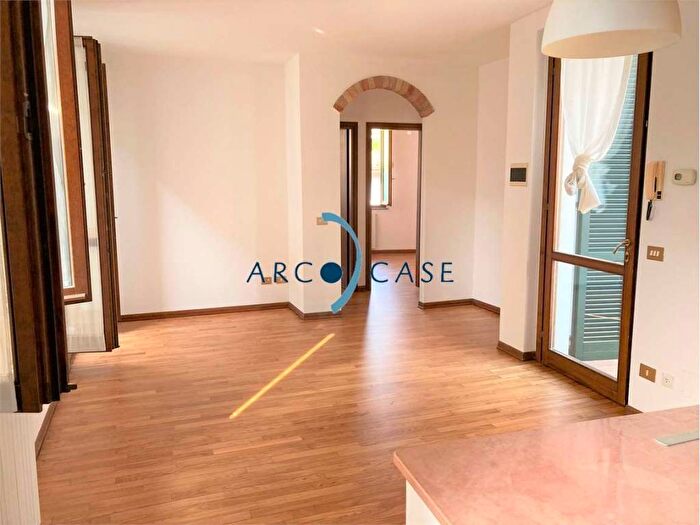 Appartamento trilocale in affitto in Piazza Monsignor Madeo, Centro Storico, Crema