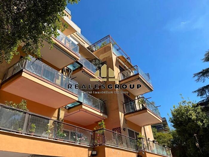 Appartamento quadrilocale in vendita in Via della Mendola Roma, Roma