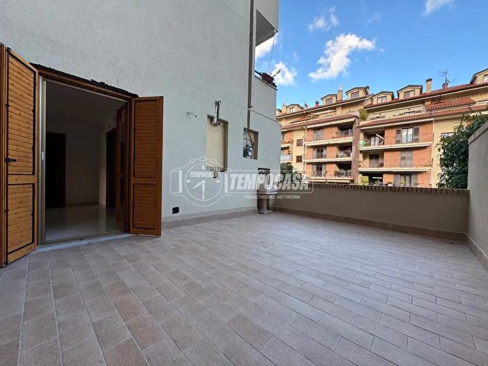 Appartamento quadrilocale in affitto in Via F Manfra, Avellino