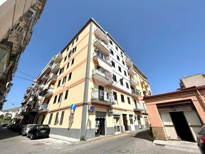 Appartamento quadrilocale in vendita in Via Cortigiani, Palermo