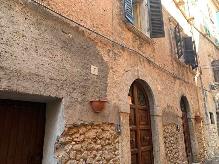 Appartamento con 6 locali in vendita in Via Saturno, Arpino