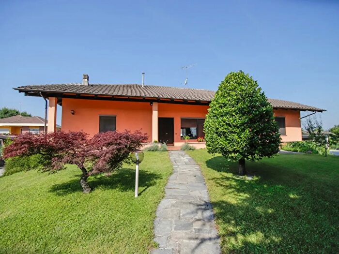 Casa con 6 locali in vendita in Via Crissolo, Moretta