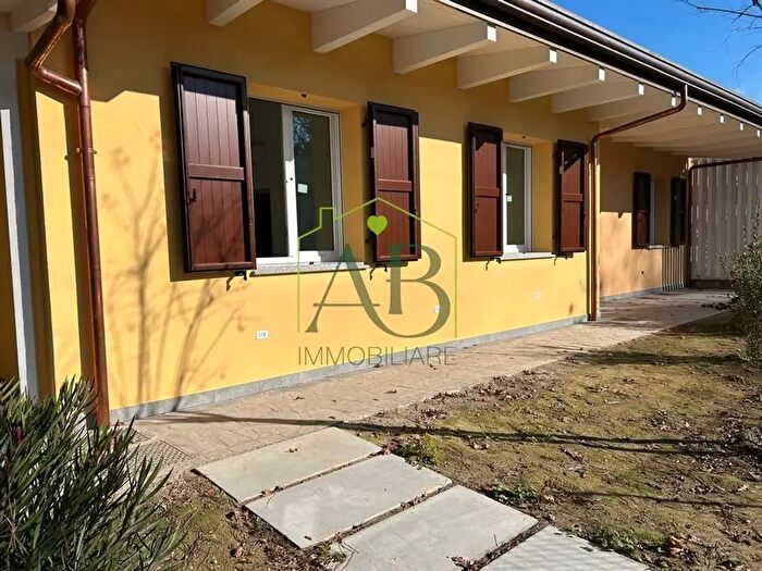 Casa quadrilocale in vendita in Russi