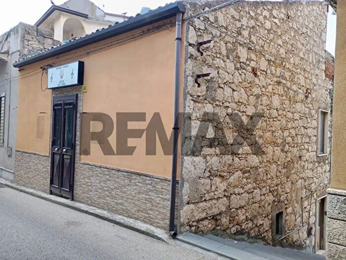 Casa quadrilocale in vendita in Via Giuseppe Garibaldi, Castel Di Iudica