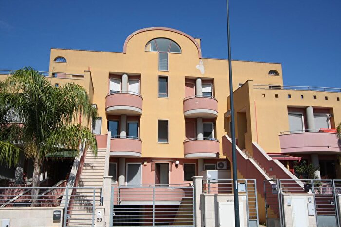 Appartamento con 5 locali in vendita in Via Giovanni Paolo II, Parabita