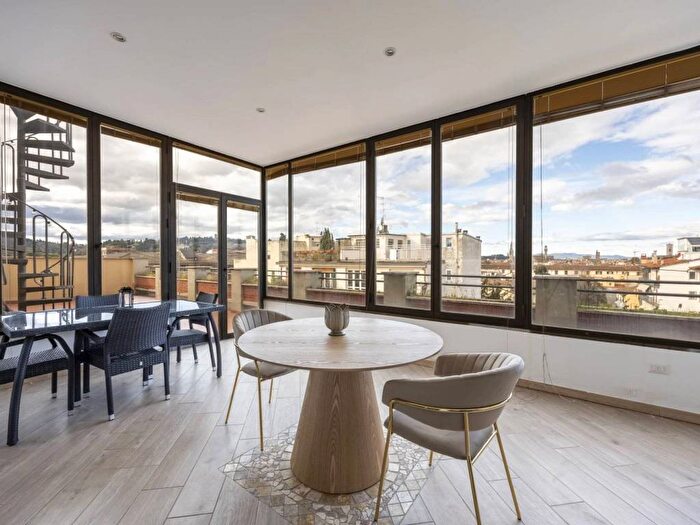 Appartamento con 6 locali in affitto in Via Orcagna, Beccaria Colombo, Firenze