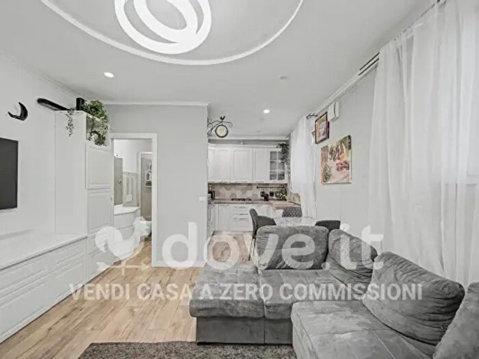 Appartamento trilocale in vendita in Strada Grotte di Pescaia, Siena