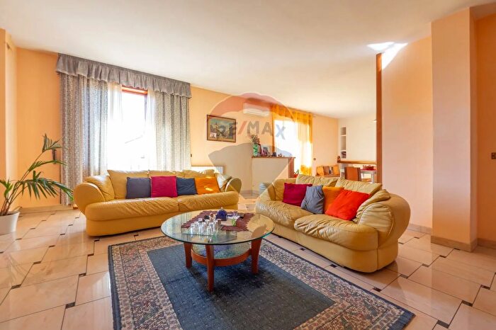 Appartamento quadrilocale in vendita in Via Mazzini, Vacri